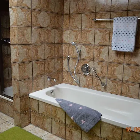 Schwaebische Alb & Messe Stuttgart Ganz Nah Apartment *